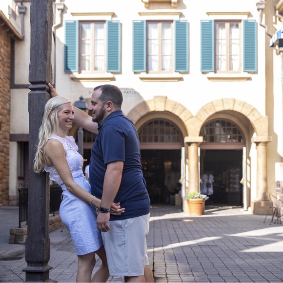 Lilly Pulitzer Maya White and Blue Seersucker
Shift Dress Sz 00 - Picture 3 of 9